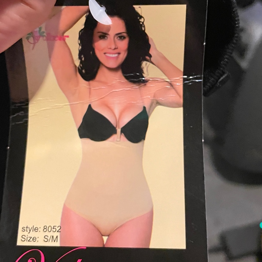 Valencia shapewear 8052 S/M black thong style NWT